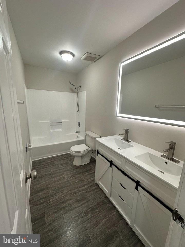 5392 Harbor Ct #100 - Photo 6 of 10