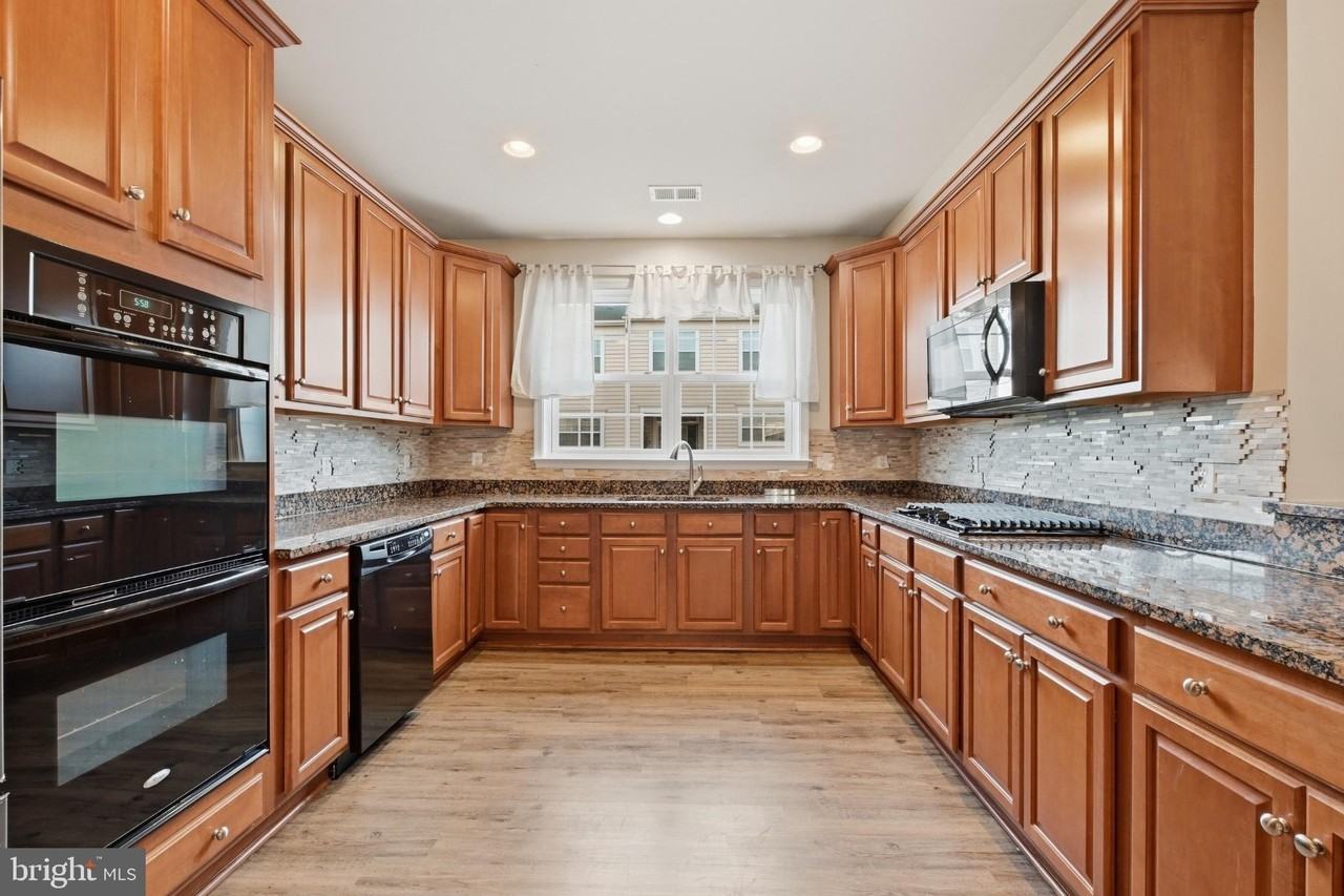 22725 Beacon Crest Ter #22725 - Photo 3 of 24