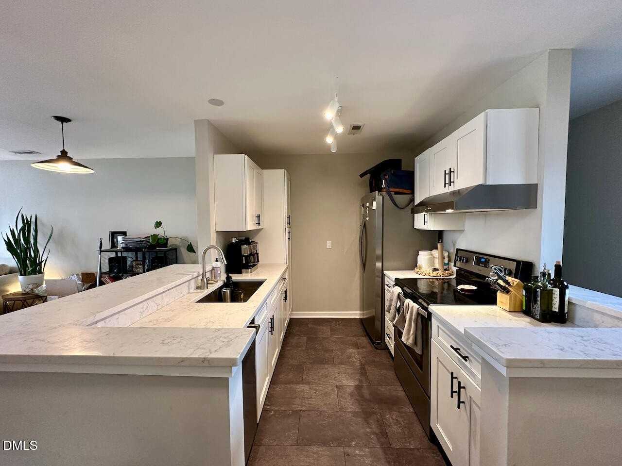 1050 Washington St #201 - Photo 3 of 20