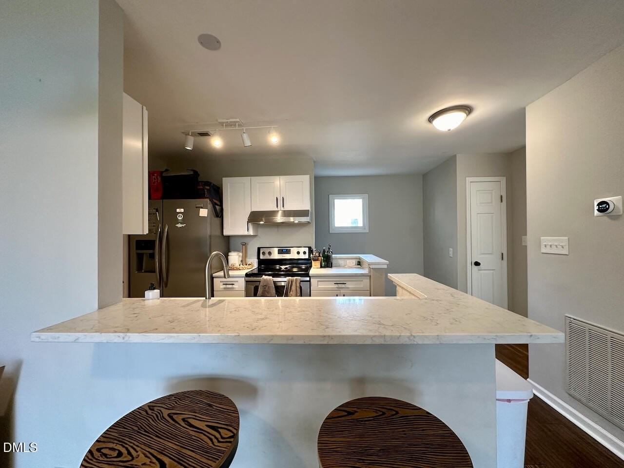 1050 Washington St #201 - Photo 4 of 20