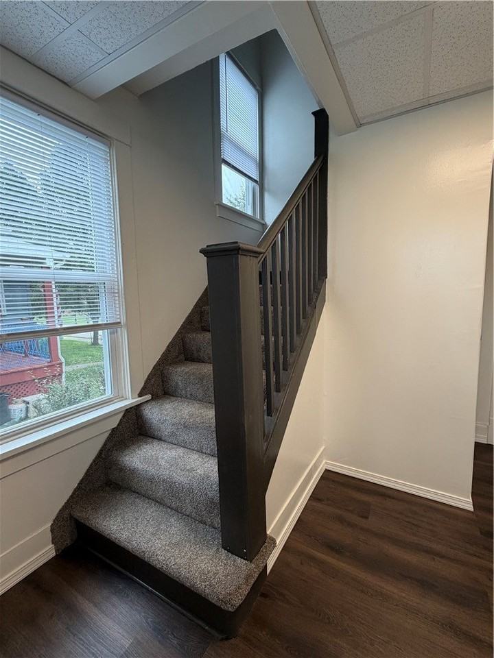 514 Railroad St - Photo 5 of 24