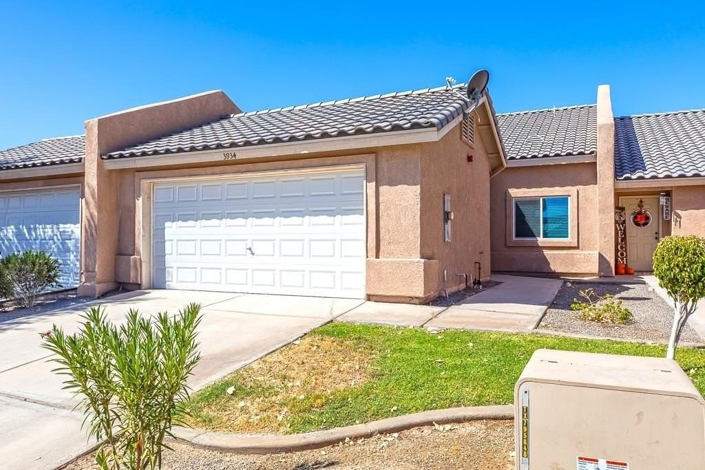 3934 S Brianna Dr - Photo 2 of 21
