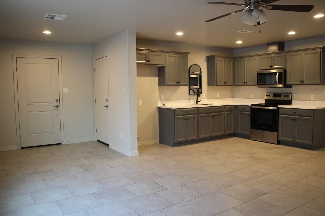 692 S 13th Ave Unit A #A - Photo 3 of 12