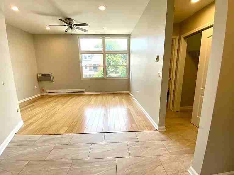 BRYANT SQUARE -- 176 - Photo 2 of 50