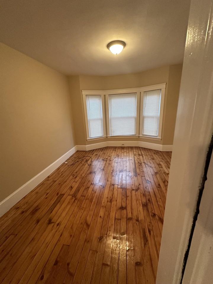 4301 Bridge Avenue - Photo 4 of 36