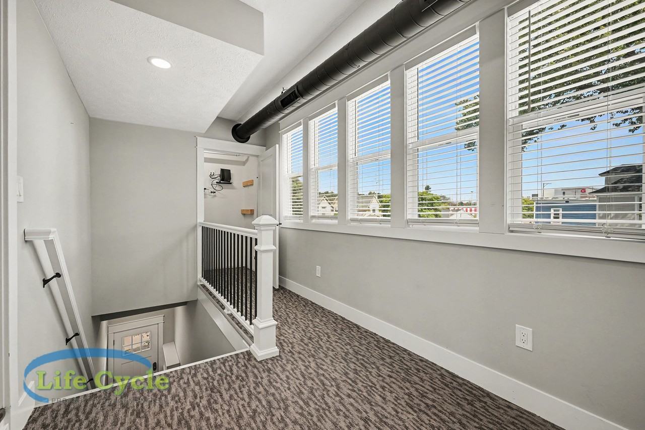 900 Michigan Street Northeast - Photo 3 of 19