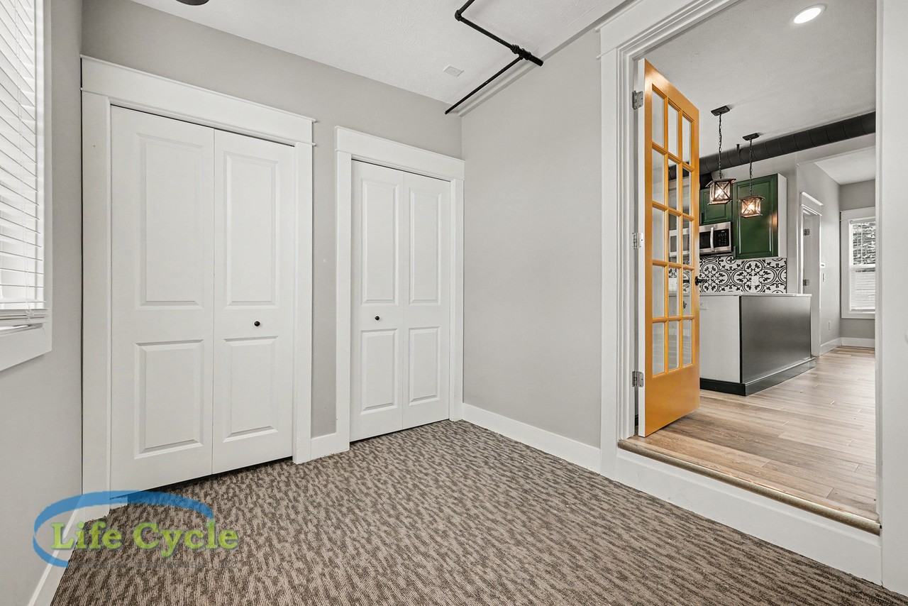 900 Michigan Street Northeast - Photo 4 of 19