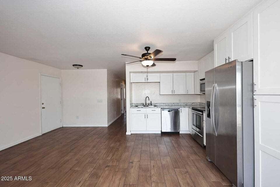 532 W 9th St #201 - Photo 6 of 10
