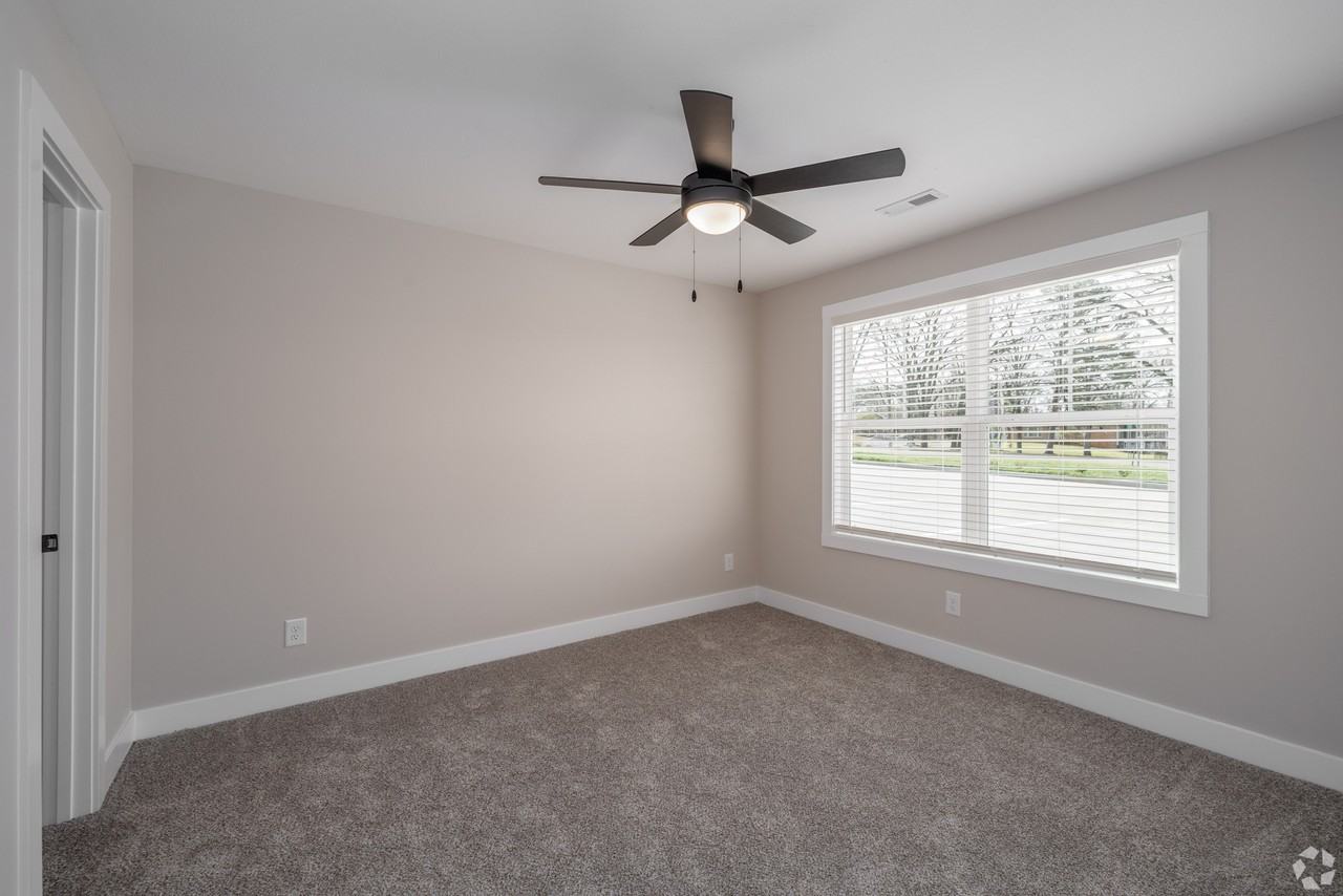 1003 Lafayette Rd. - Photo 4 of 22