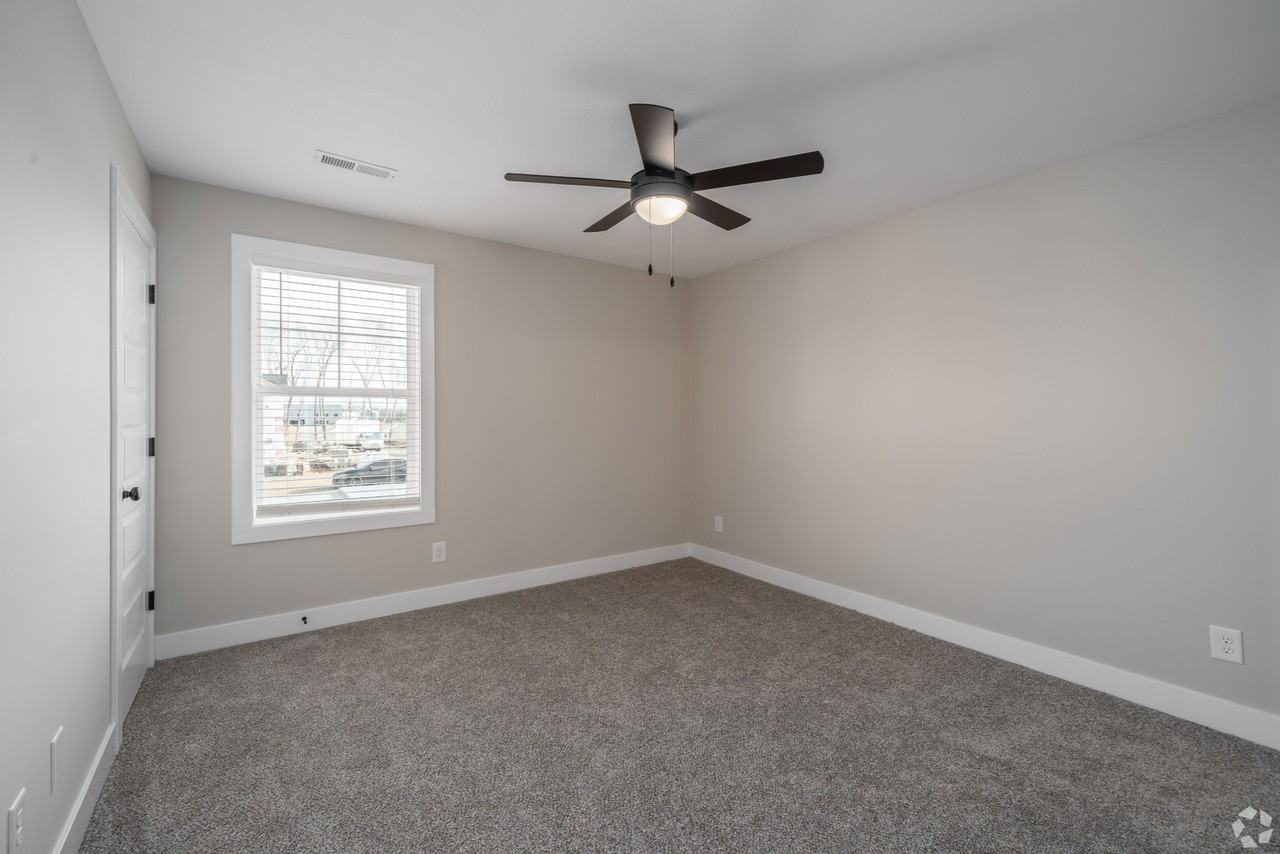 1003 Lafayette Rd. - Photo 7 of 22
