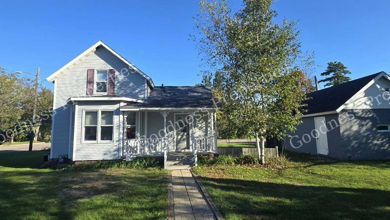 460 Spruce Street - Photo 2 of 11