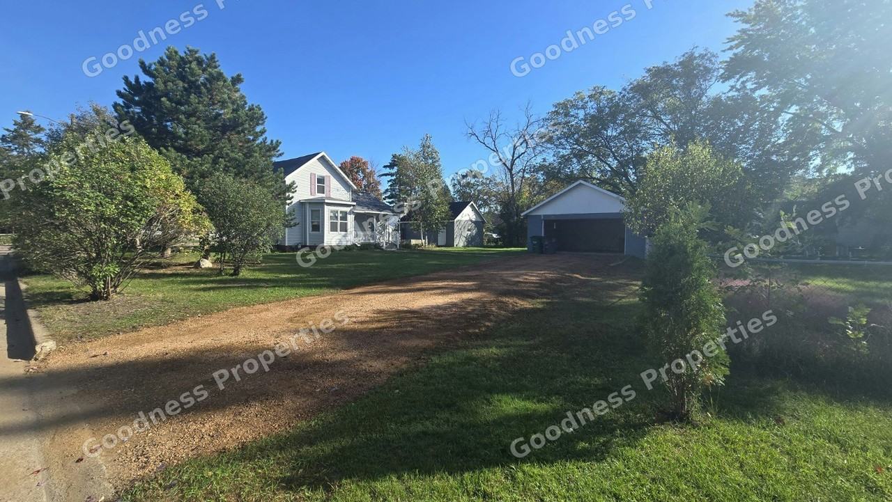 460 Spruce Street - Photo 4 of 11