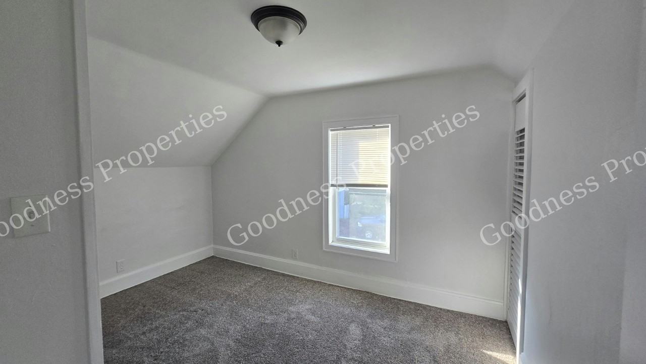 460 Spruce Street - Photo 6 of 11