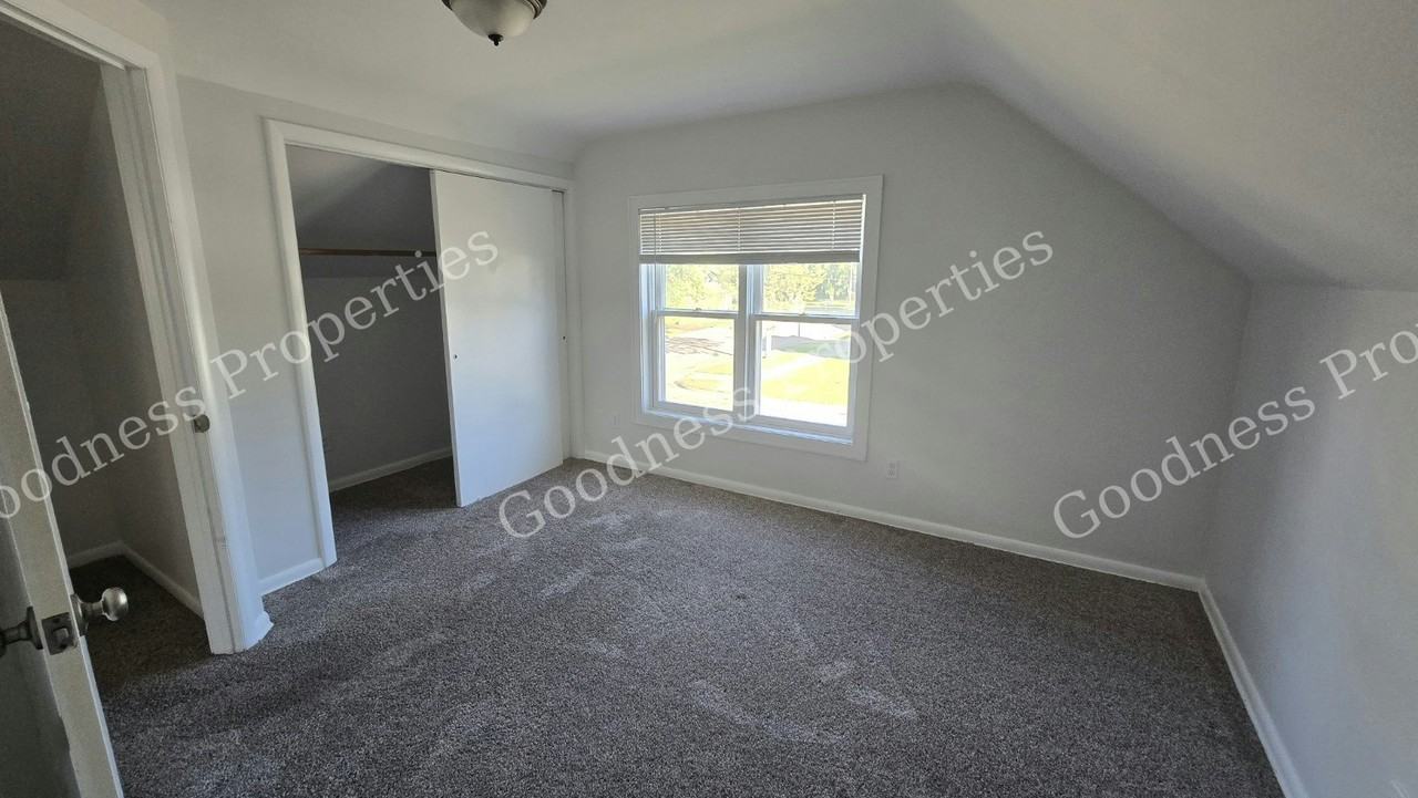 460 Spruce Street - Photo 7 of 11