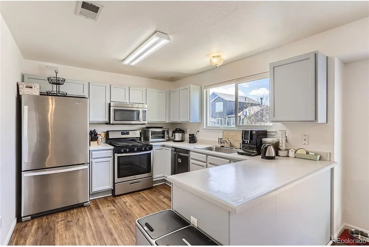 267 Benton St - Photo 5 of 14