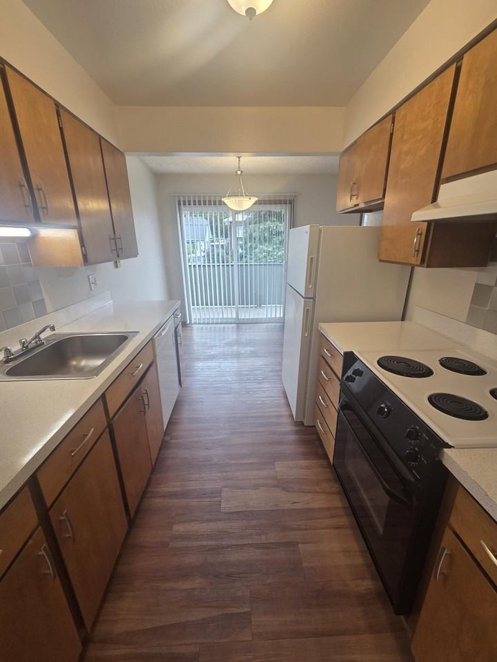 Park Hollywood Apartments - Photo 3 of 15