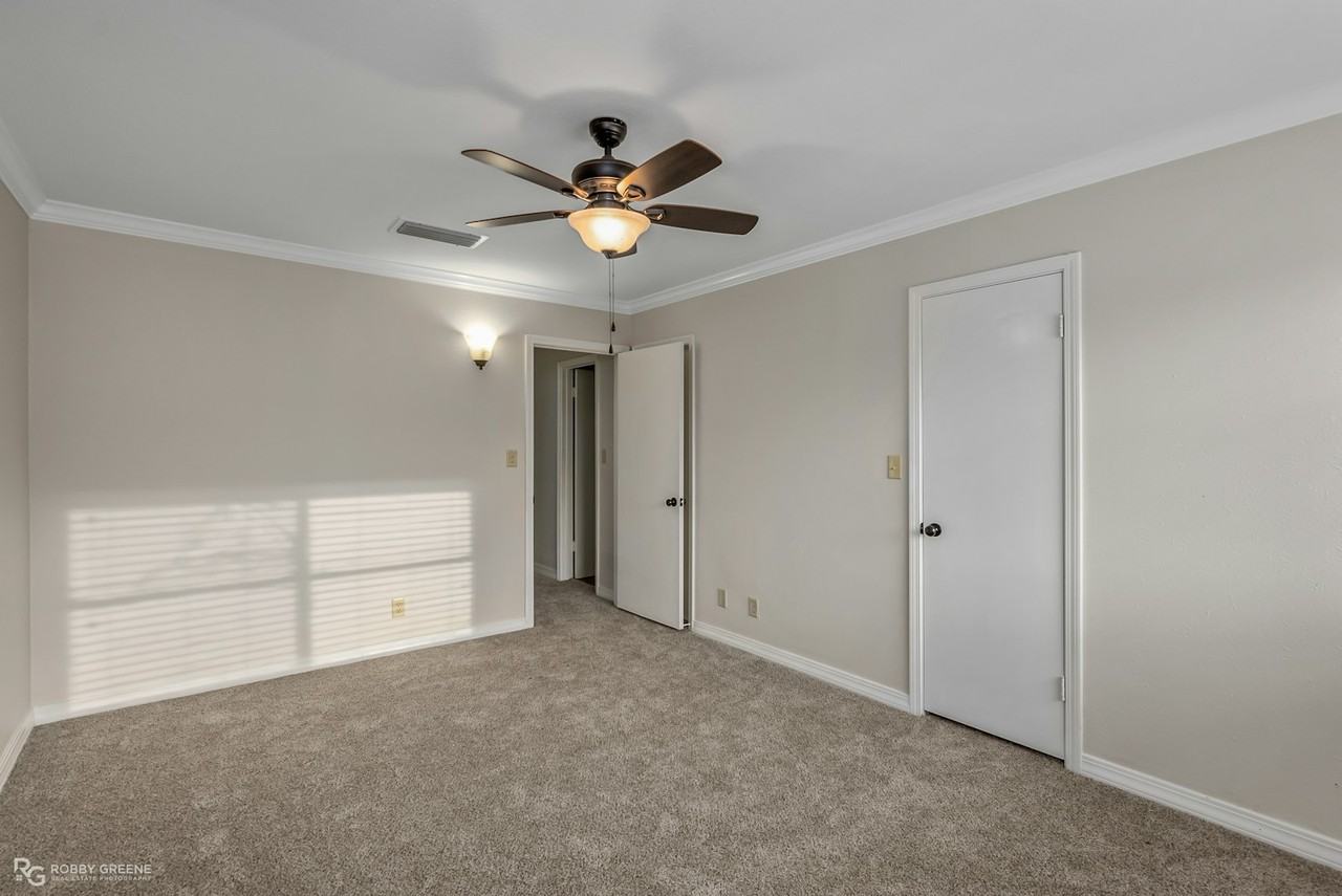 10018 Hanover Drive - Photo 4 of 20