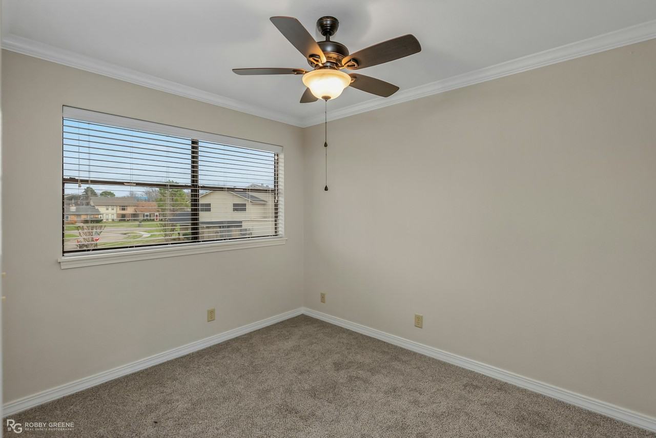 10018 Hanover Drive - Photo 7 of 20