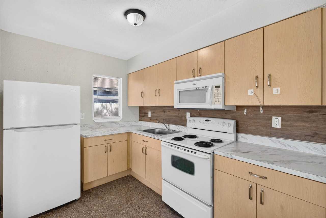 1901 Melrose Ave S - Photo 6 of 23