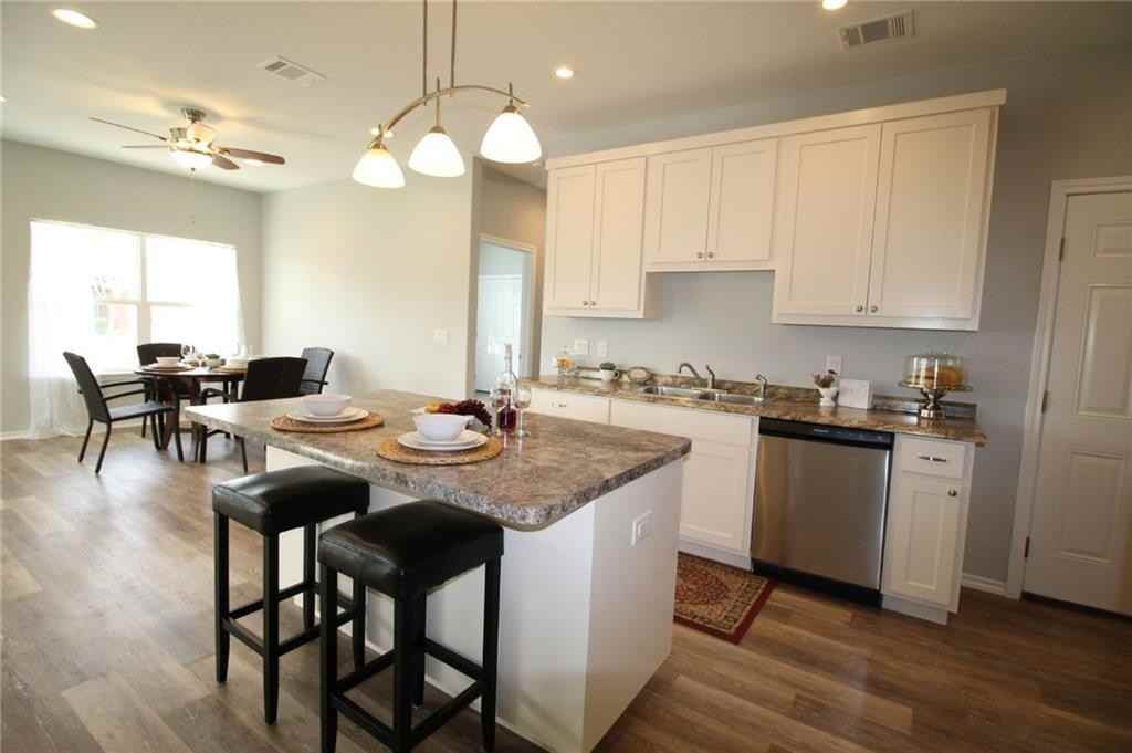 3402 Crystal Cir - Photo 4 of 13