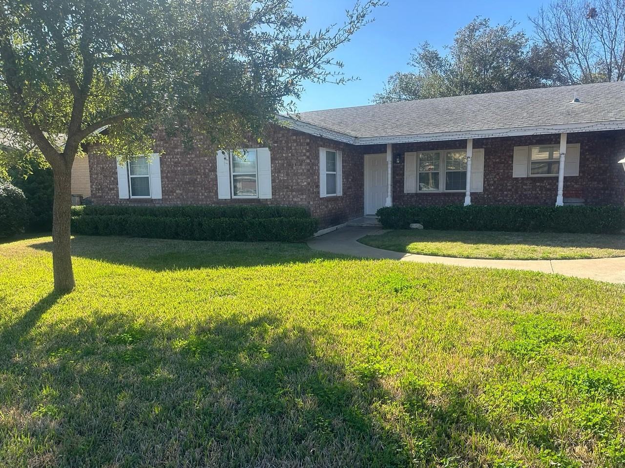 2315 Guerrero St - Photo 2 of 19