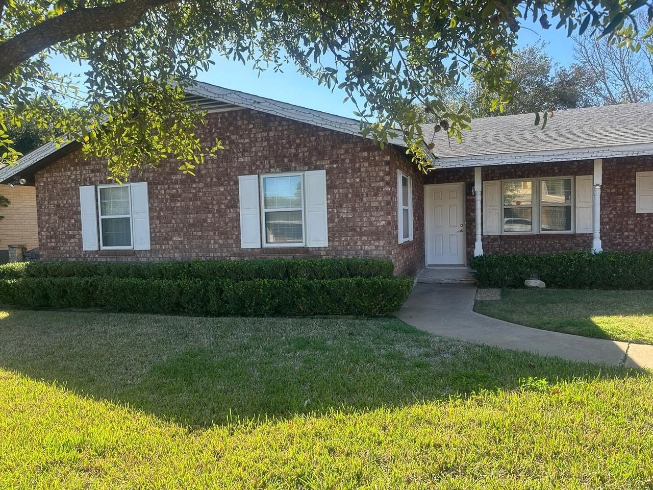 2315 Guerrero St - Photo 3 of 19