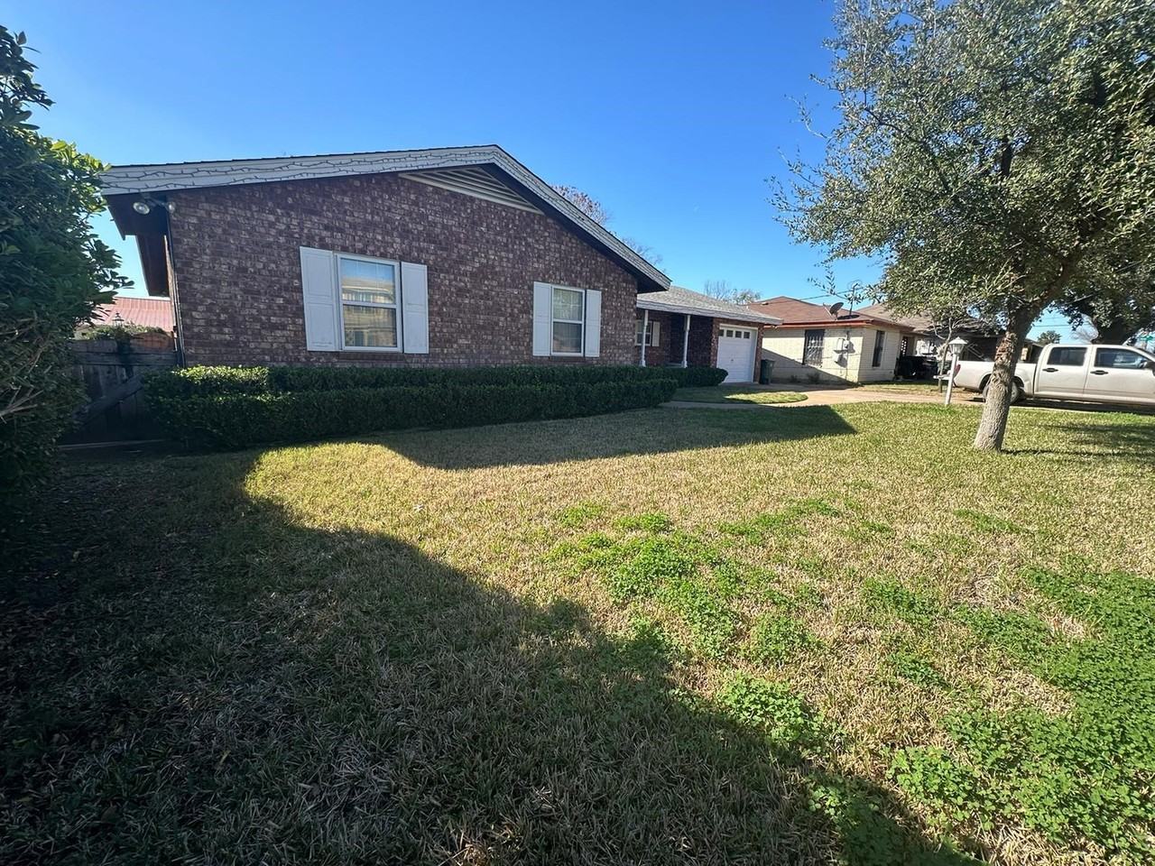 2315 Guerrero St - Photo 6 of 19