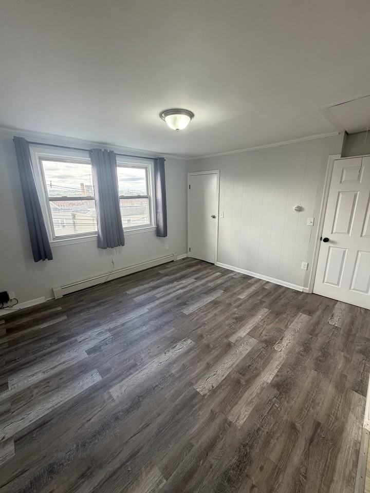 198 Wessington Ave - Photo 2 of 9