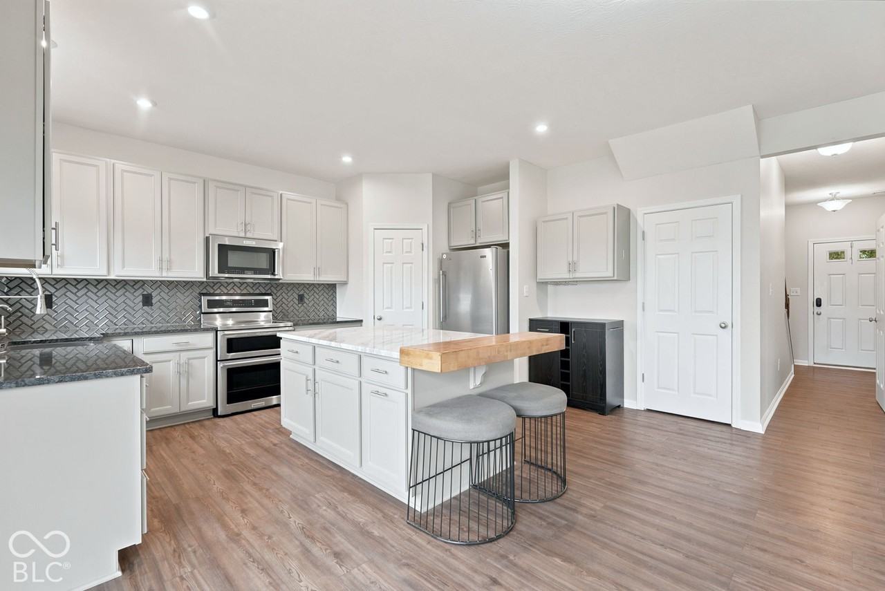 9802 Violet Cir - Photo 4 of 19