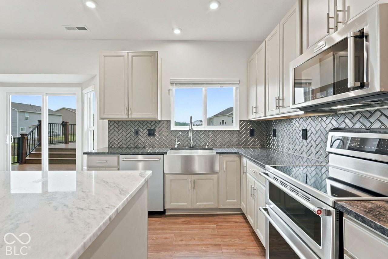 9802 Violet Cir - Photo 5 of 19