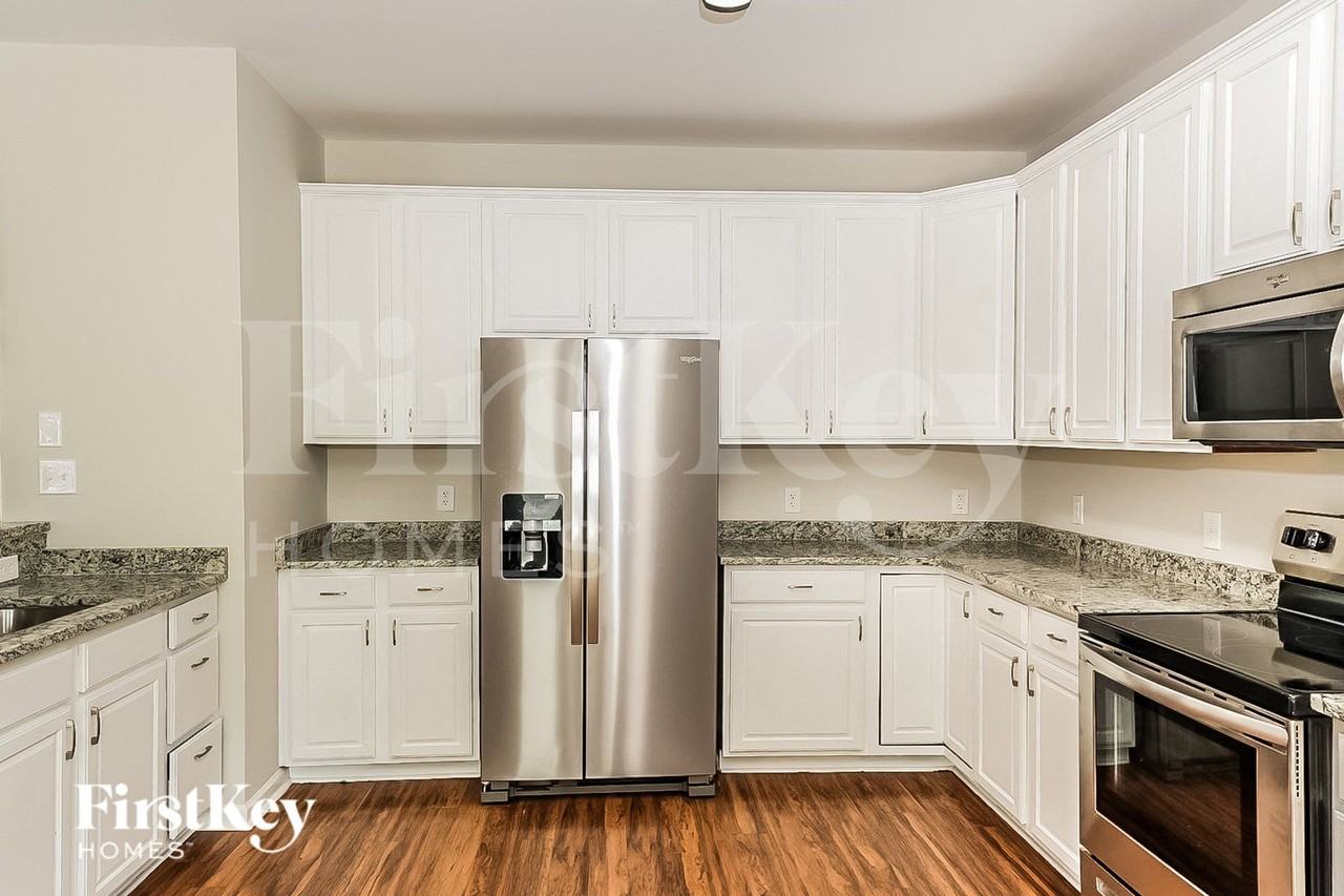 1004 Scarlett Dr - Photo 6 of 15