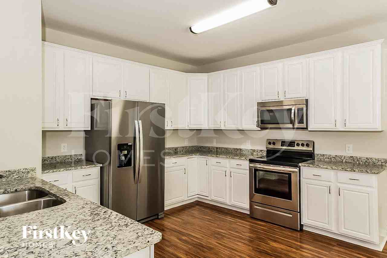 1004 Scarlett Dr - Photo 7 of 15