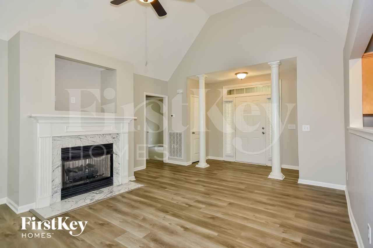 554 Summit Way - Photo 4 of 15