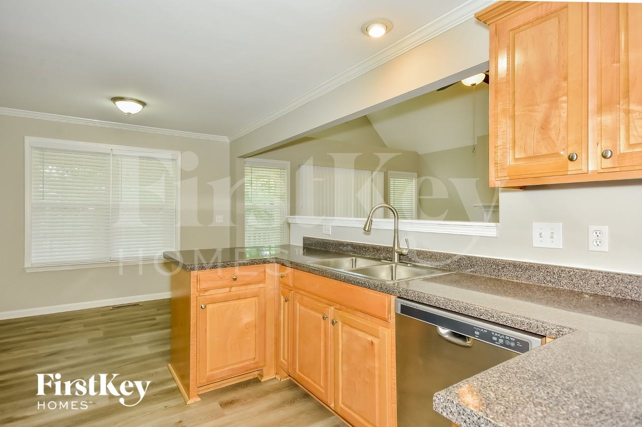 554 Summit Way - Photo 5 of 15