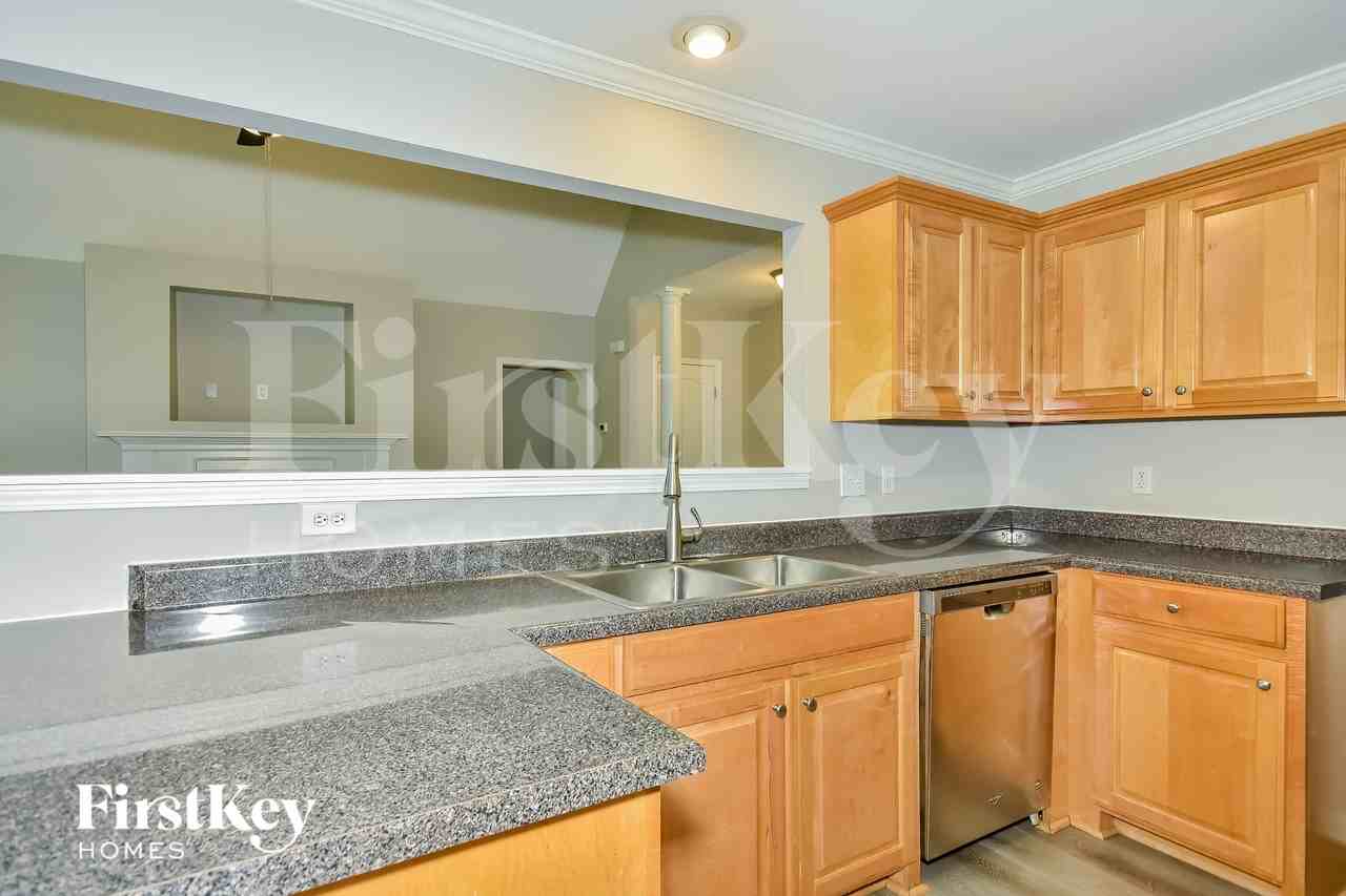 554 Summit Way - Photo 6 of 15