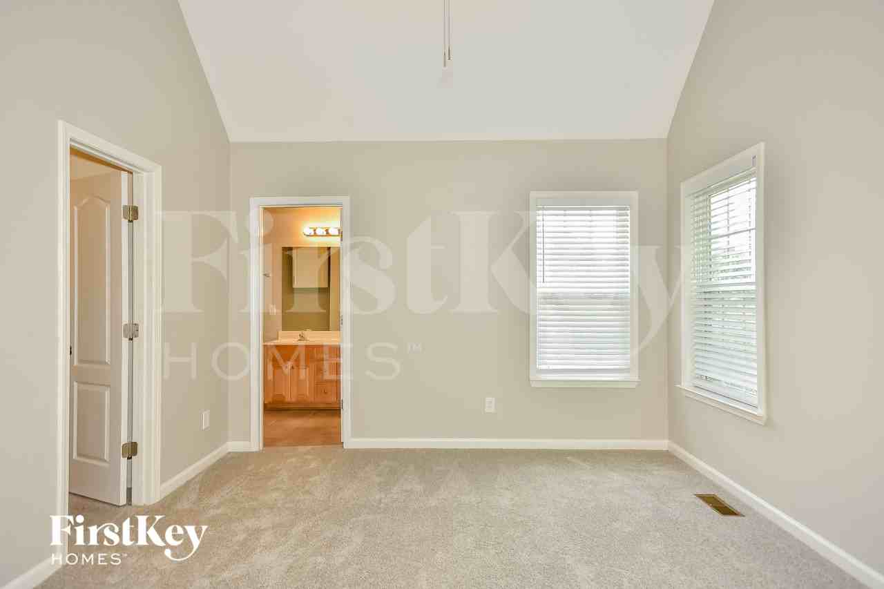 554 Summit Way - Photo 7 of 15