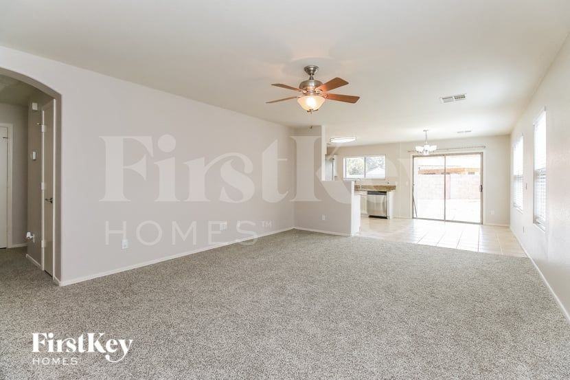 33129 N Roadrunner Ln - Photo 2 of 15