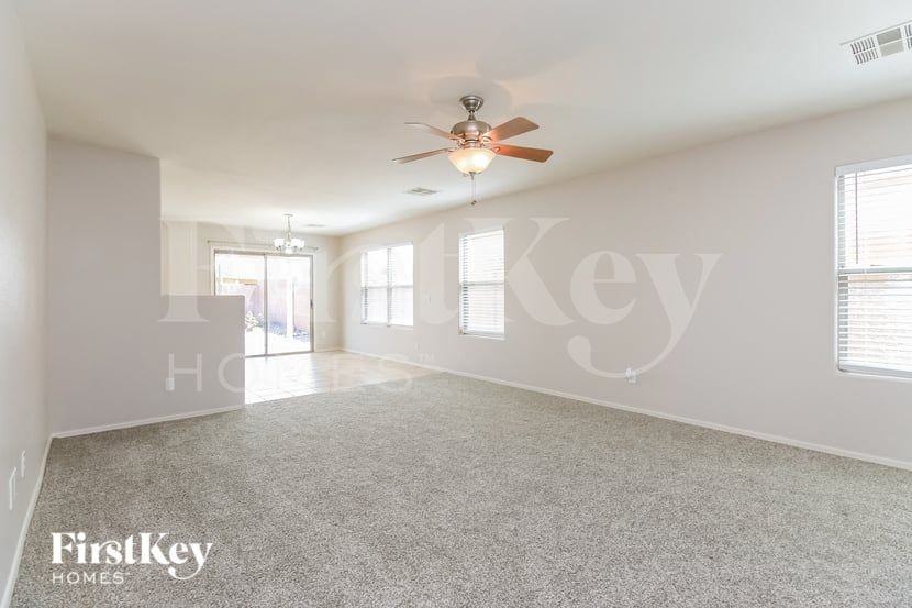33129 N Roadrunner Ln - Photo 3 of 15