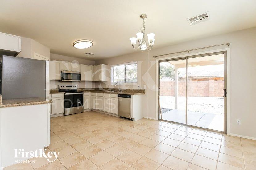 33129 N Roadrunner Ln - Photo 4 of 15