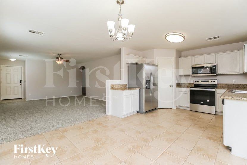 33129 N Roadrunner Ln - Photo 5 of 15