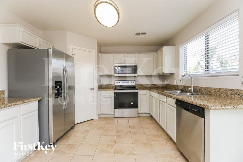33129 N Roadrunner Ln - Photo 6 of 15