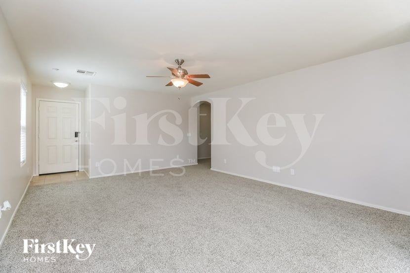 33129 N Roadrunner Ln - Photo 7 of 15