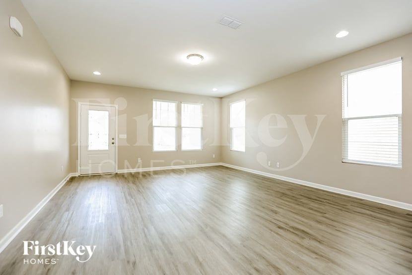 2510 Miranda Dr - Photo 3 of 15