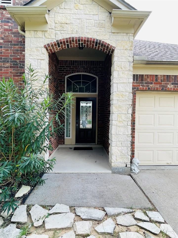 4702 Sedgewood Dr - Photo 2 of 21