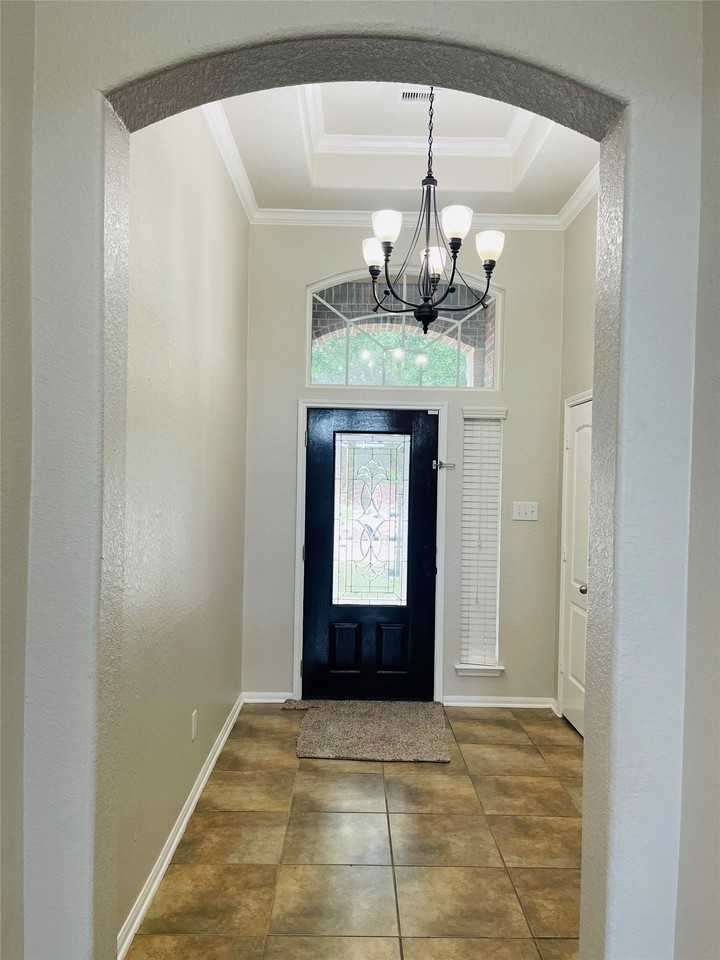 4702 Sedgewood Dr - Photo 4 of 21