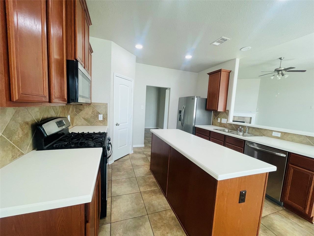 4702 Sedgewood Dr - Photo 5 of 21