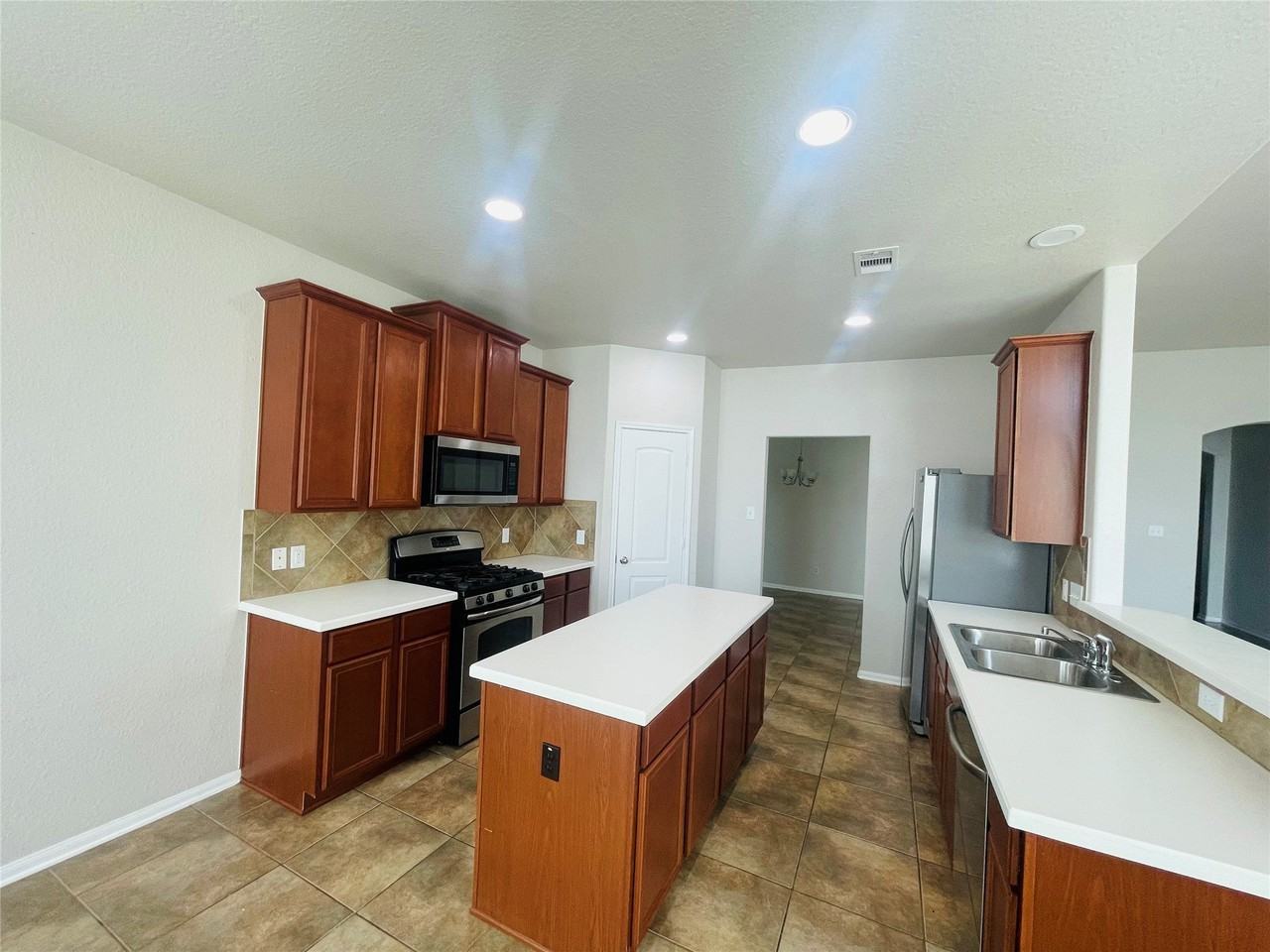 4702 Sedgewood Dr - Photo 6 of 21