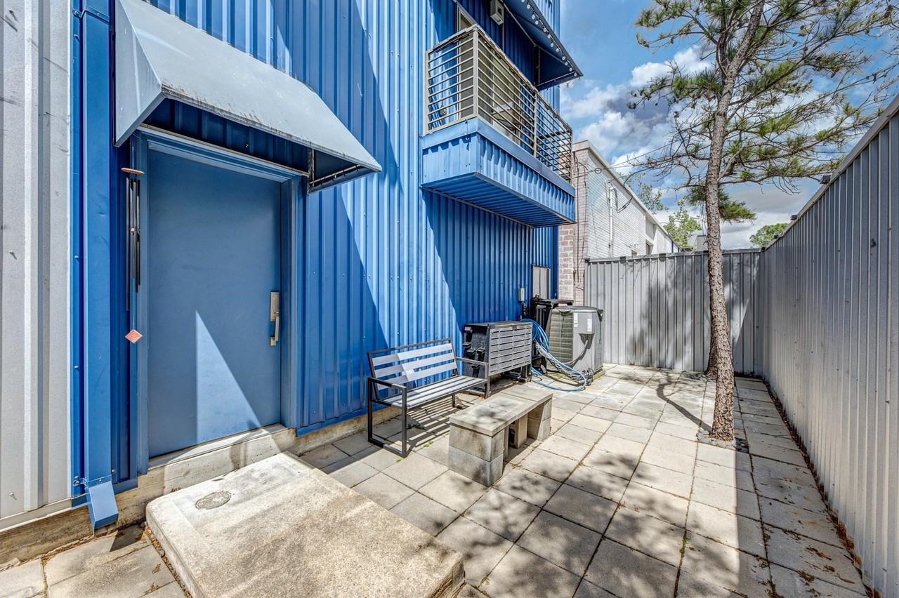 2714 Chenevert St - Photo 4 of 40