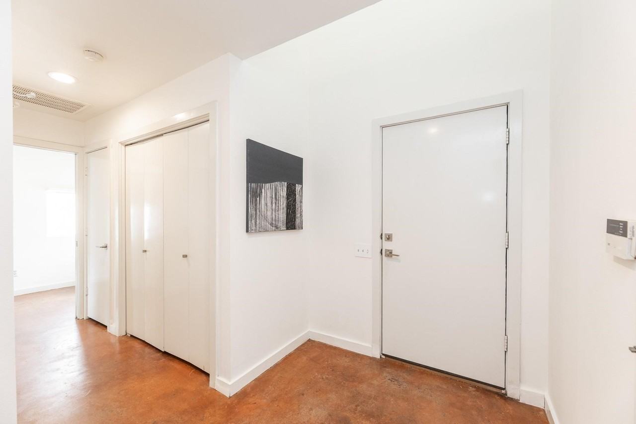 2714 Chenevert St - Photo 6 of 40