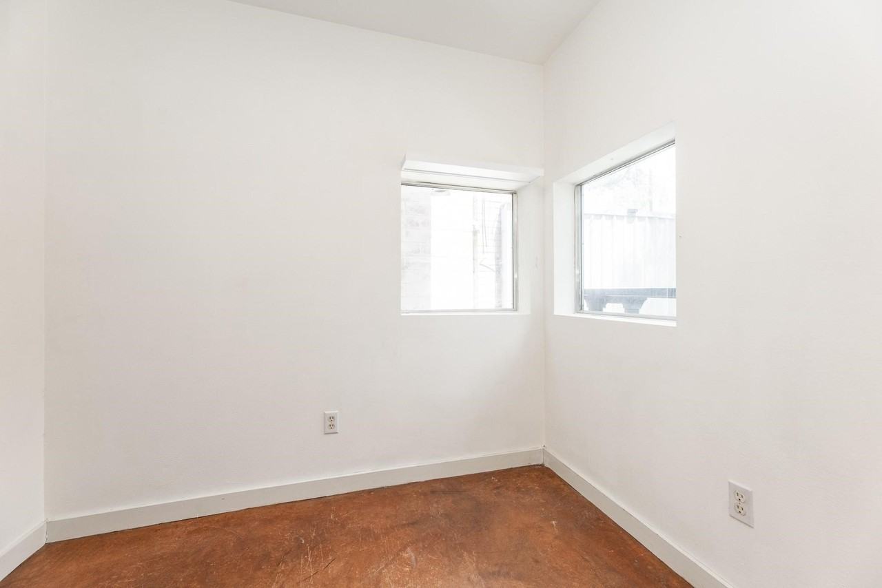 2714 Chenevert St - Photo 7 of 40
